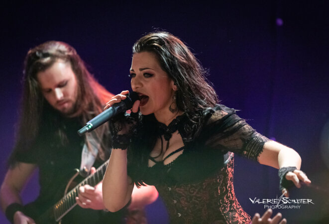 emmanuelle-zoldan-sur-sce-ne