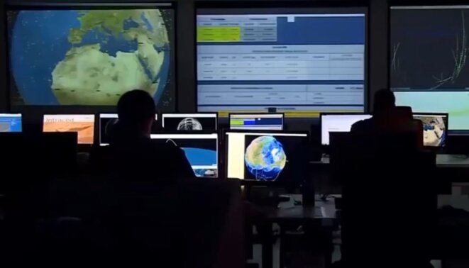 A l'intérieur du Centre de contrôle, tout au fond du labyrinthe des souterrains, souvent coupés à angle-droit pour couper les effets de soufle d'une explosion thermo-nuclaéaire.. © FR3 Région A l'intérieur du Centre de contrôle, tout au fond du labyrinthe des souterrains, souvent coupés à angle-droit pour couper les effets de soufle d'une explosion thermo-nuclaéaire.. © FR3 Région