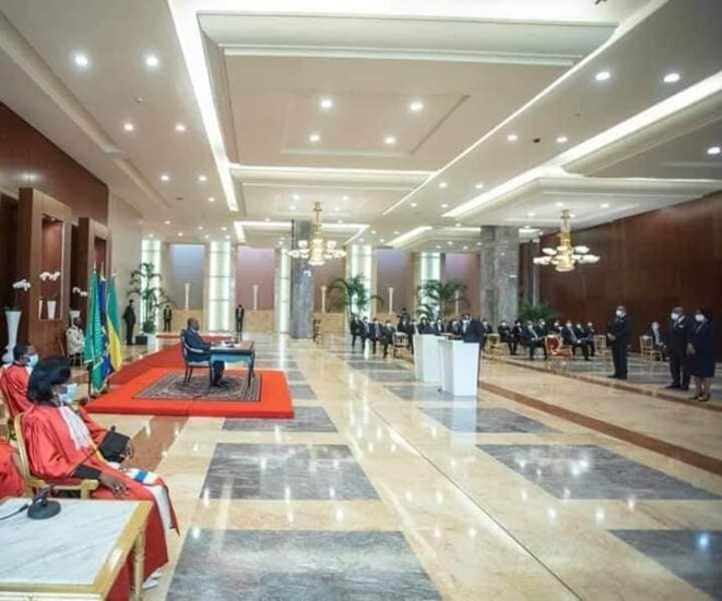 Palais présidentiel, Libreville, mercredi 22 juillet 2020 | Prestation de serment des membres du gouvernement du 1ère Ministre, Mme Rose Christiane Ossouka Raponda, devant le chef de l’Etat Ali Bongo Ondimba. Palais présidentiel, Libreville, mercredi 22 juillet 2020 | Prestation de serment des membres du gouvernement du 1ère Ministre, Mme Rose Christiane Ossouka Raponda, devant le chef de l’Etat Ali Bongo Ondimba.