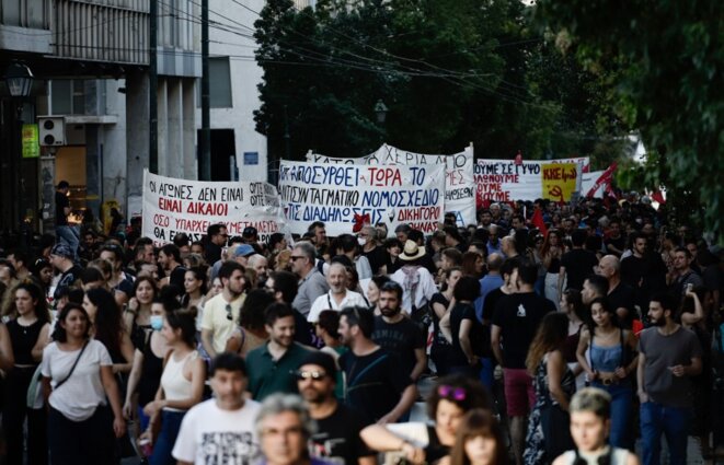 Une manifestation à Athènes le 9 juillet 2020 contre le projet de loi restreignant les rassemblements. © Kostis Ntantamis/Sputnik/AFP Une manifestation à Athènes le 9 juillet 2020 contre le projet de loi restreignant les rassemblements. © Kostis Ntantamis/Sputnik/AFP