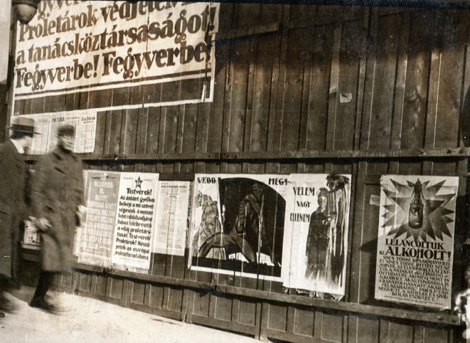 budapest-1919-proletaires-defendez-la-republique-des-conseils-aux-armes-pechy-laszlo-collection-fortepan