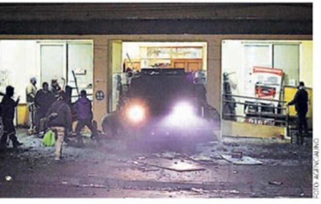 Police et milices dans la Mairie, après l'expulsion de mapuche © Agencia Uno Police et milices dans la Mairie, après l'expulsion de mapuche © Agencia Uno