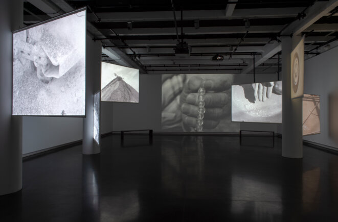 Vue de l'exposition "La Bête, un conte moderne" de Yasmina Benabderrahmane, LE BAL, 2020 © Yasmina Benabderrahmane / ADAGP, Paris, 2020 Vue de l'exposition "La Bête, un conte moderne" de Yasmina Benabderrahmane, LE BAL, 2020 © Yasmina Benabderrahmane / ADAGP, Paris, 2020