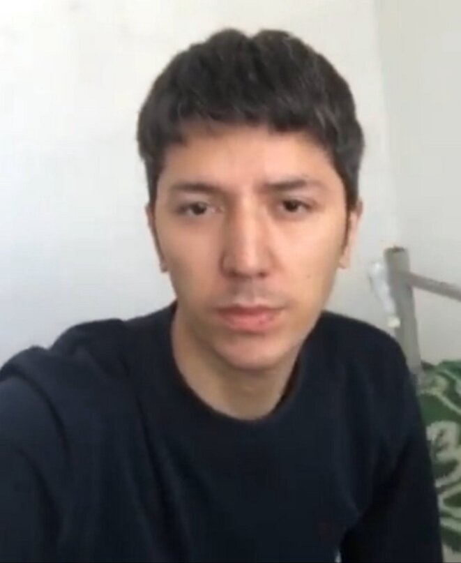 Portez votre masque sous votre capuche