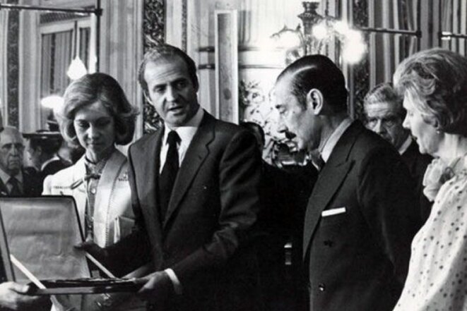 Le roi Juan Carlos I et la reine Sofia avec le dictateur Videla © Publico Le roi Juan Carlos I et la reine Sofia avec le dictateur Videla © Publico
