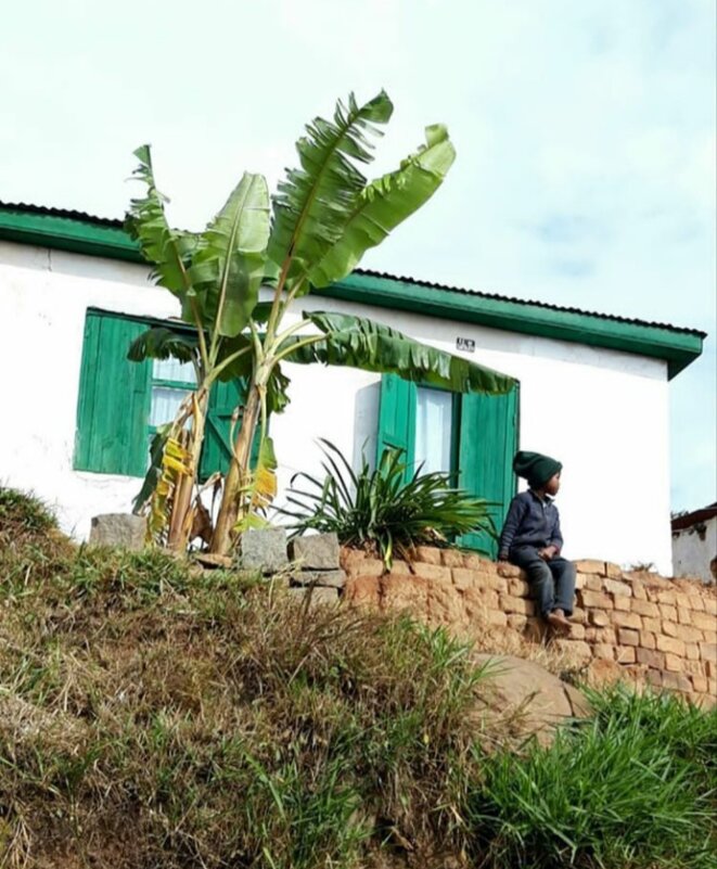 Bord de route à Ambatobe, quartier d'Antananarivo, Madagascar. © Marcel Rabe Bord de route à Ambatobe, quartier d'Antananarivo, Madagascar. © Marcel Rabe