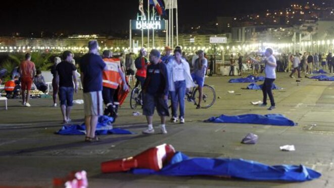 Nuit du 14 juillet 2016 sur la Promenade après l'attentat © MAXPPP Nuit du 14 juillet 2016 sur la Promenade après l'attentat © MAXPPP