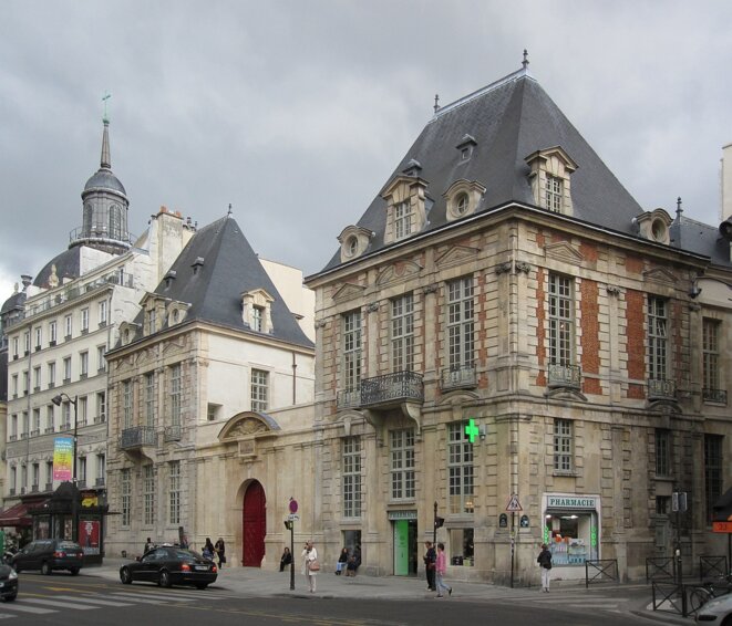 L’hôtel de Mayenne, 21 rue Saint-Antoine à Paris (4e arr.), cadre de la scolarité de Gérald Darmanin. © Marc Baronnet / Creative Commons L’hôtel de Mayenne, 21 rue Saint-Antoine à Paris (4e arr.), cadre de la scolarité de Gérald Darmanin. © Marc Baronnet / Creative Commons