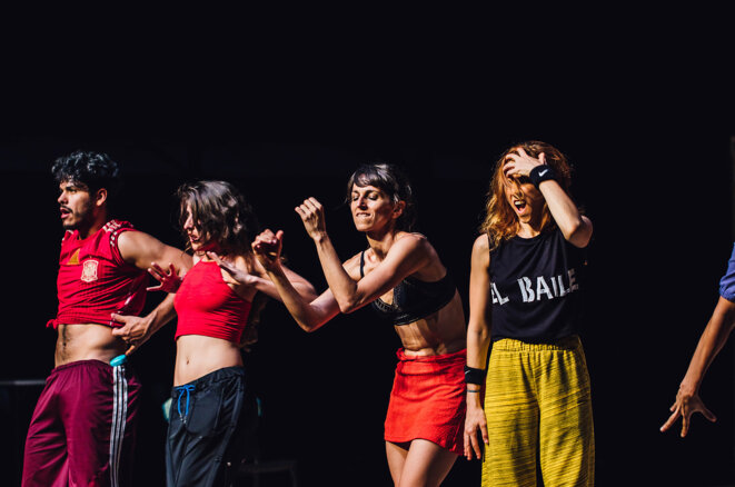 "El Balle" de Mathilde Monnier et Alan Pauls, D'après Le bal, création collective du théâtre du Campagnol Production Le Quai - CDN - Angers © Laurent Philippe "El Balle" de Mathilde Monnier et Alan Pauls, D'après Le bal, création collective du théâtre du Campagnol Production Le Quai - CDN - Angers © Laurent Philippe