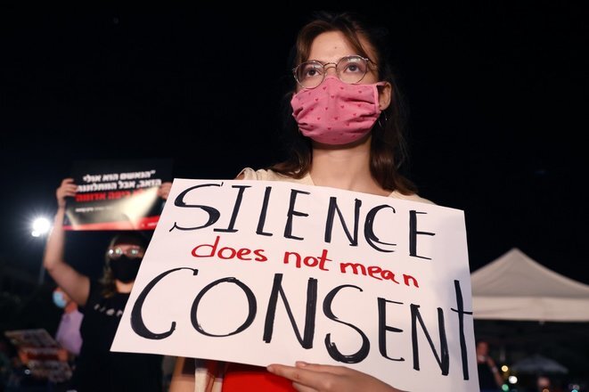 Manifestación en Tel Aviv el 23 de agosto para denunciar la violencia sexual. © Jack Guez/AFP