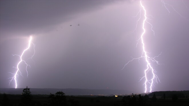 lightning-14-07-2009-20-42-33
