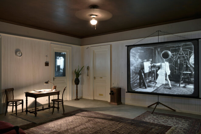 William Kentridge, O Sentimental Machine, 2015, 0 5-channel HD video installation with four megaphones, sound, 9 min 55 sec © Courtesy the artist and Marian Goodman Gallery William Kentridge, O Sentimental Machine, 2015, 0 5-channel HD video installation with four megaphones, sound, 9 min 55 sec © Courtesy the artist and Marian Goodman Gallery