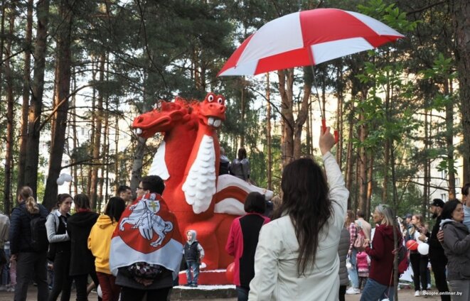 Le dragon blanc-rouge de Ouroutcha, Minsk Le dragon blanc-rouge de Ouroutcha, Minsk