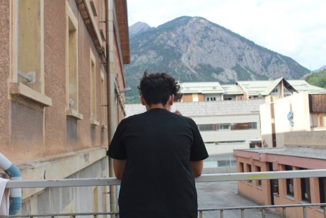 Navid, 23 ans, est venu seul d'Afghanistan. Il espère s'installer en Suisse, où il a de la famille, et pouvoir vite apprendre, travailler et pratiquer la boxe Muay thaã. © NB Navid, 23 ans, est venu seul d'Afghanistan. Il espère s'installer en Suisse, où il a de la famille, et pouvoir vite apprendre, travailler et pratiquer la boxe Muay thaã. © NB