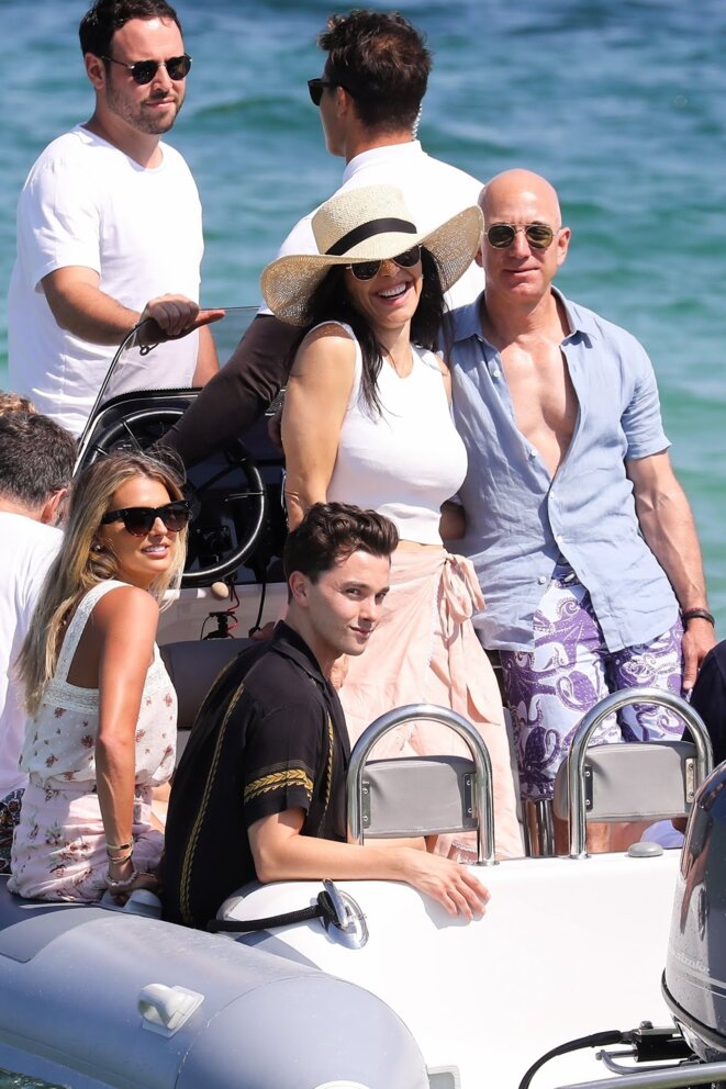 Mr. Bezos, wearing the $260 purple octopus swim trunks, with Ms. Sanchez in St. Tropez in August, 2019. © New York Times Mr. Bezos, wearing the $260 purple octopus swim trunks, with Ms. Sanchez in St. Tropez in August, 2019. © New York Times