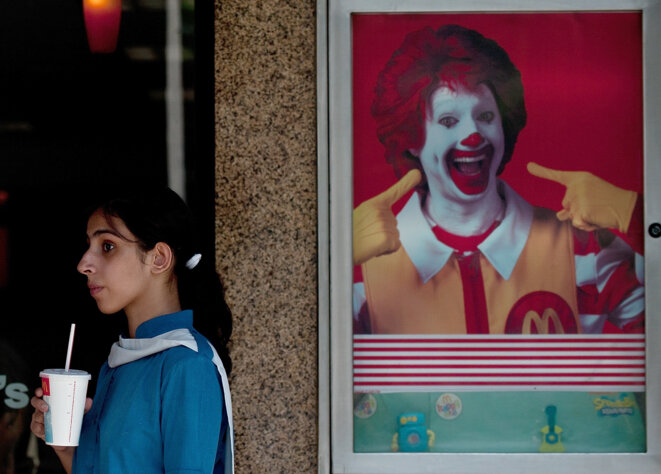 "On me disait tout le temps de sourire, et je ne pense pas qu’on le demandait aux garçons", affirme Jennifer, ancienne équipière polyvalente au McDonald’s de Grenade-sur-Garonne. MANAN VATSYAYANA / AFP "On me disait tout le temps de sourire, et je ne pense pas qu’on le demandait aux garçons", affirme Jennifer, ancienne équipière polyvalente au McDonald’s de Grenade-sur-Garonne. MANAN VATSYAYANA / AFP
