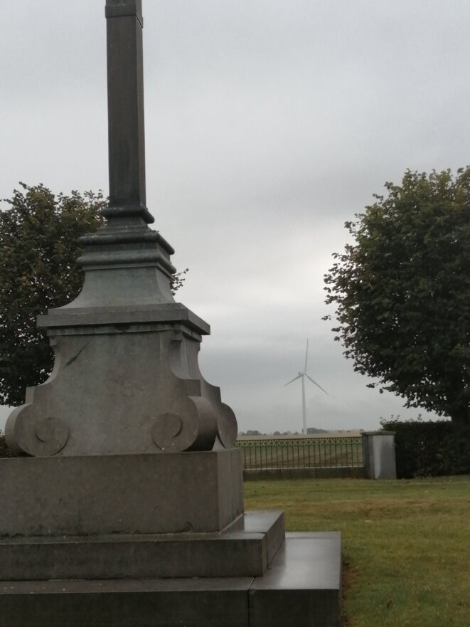 freddy-mulongo-eoliennes-cimetiere-5