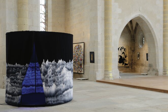 Cécile Le Talec, Panoramique polyphonique, Appel à création 2011, Grand Prix, tissage: Atelier A2, Aubusson, 2013, 2,20 x7 m (diamètre 1,60 m), tapisserie de basse lisse, chaine coton, trame de laine et bambou, 4 fils de chaine au cm. © Photo : Nicolas Roger Cécile Le Talec, Panoramique polyphonique, Appel à création 2011, Grand Prix, tissage: Atelier A2, Aubusson, 2013, 2,20 x7 m (diamètre 1,60 m), tapisserie de basse lisse, chaine coton, trame de laine et bambou, 4 fils de chaine au cm. © Photo : Nicolas Roger