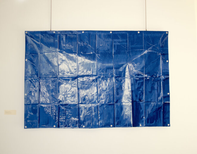 Marie Sirgue, Bleue, Appel à création 2016, tissage: Atelier A2, Aubusson, 2018, tapisserie de basse lisse, chaine coton, trame de laine, bambou, soie, rayonne 3 fils de chaine au cm, 3 x 2 m © Photo : Nicolas Roger Marie Sirgue, Bleue, Appel à création 2016, tissage: Atelier A2, Aubusson, 2018, tapisserie de basse lisse, chaine coton, trame de laine, bambou, soie, rayonne 3 fils de chaine au cm, 3 x 2 m © Photo : Nicolas Roger