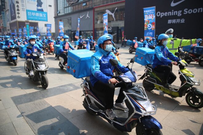 Des livreurs en avril 2020 dans la ville de Shenyang. © Chen Hongbo/IMAGINECHINA/AFP Des livreurs en avril 2020 dans la ville de Shenyang. © Chen Hongbo/IMAGINECHINA/AFP