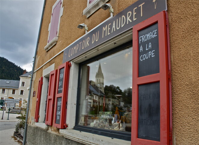 Epicerie de western à Méaudre , Vercors © Patrice Morel (octobre 2020) Epicerie de western à Méaudre , Vercors © Patrice Morel (octobre 2020)