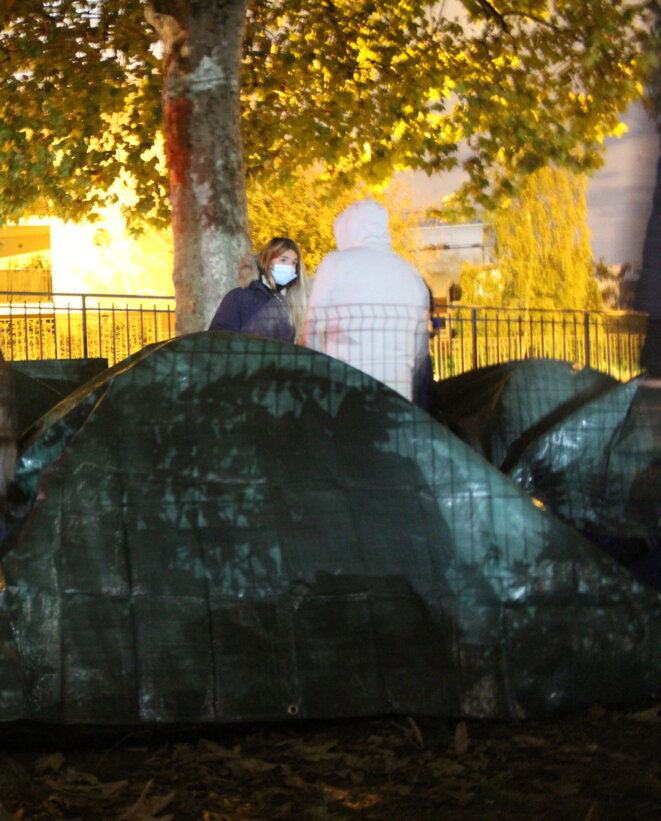 Un mineur étranger dans un camp au nord de Paris. © NB