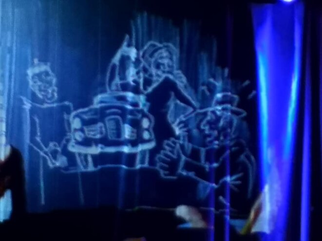 Dessins de Michel en incrustation "Facel Véga" dans le rideau de scène © Christel SCHEID Dessins de Michel en incrustation "Facel Véga" dans le rideau de scène © Christel SCHEID