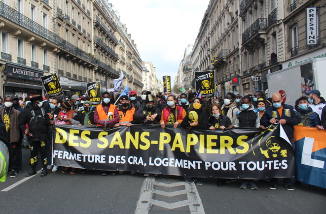 Rue La Fayette à Paris, lors de la marche nationale des sans-papiers le 17 octobre 2020. © NB