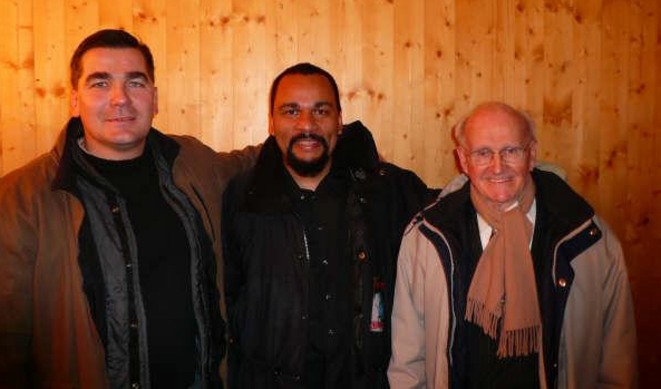Frédéric Chatillon, Dieudonné et Faurisson au théâtre de la Main d'or, à Paris, en 2009. © Archives du site antifasciste RefleXes Frédéric Chatillon, Dieudonné et Faurisson au théâtre de la Main d'or, à Paris, en 2009. © Archives du site antifasciste RefleXes
