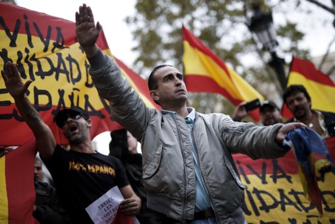 Dans le sillage de la crise catalane, l'extrême-droite espagnole réapparaît dans les institutions mais aussi dans la rue Dans le sillage de la crise catalane, l'extrême-droite espagnole réapparaît dans les institutions mais aussi dans la rue