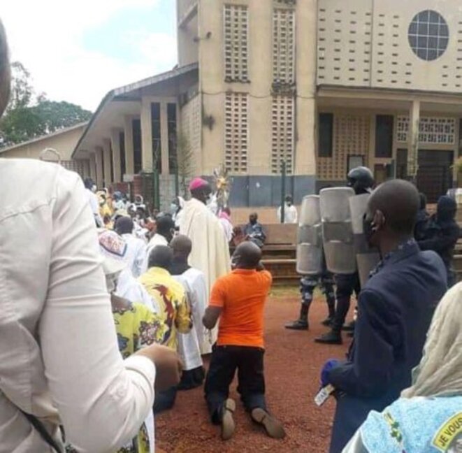 Gabon | Catholique | Réouverture des lieux de culte: retour en image sur la Journée du 25 octobre. Gabon | Catholique | Réouverture des lieux de culte: retour en image sur la Journée du 25 octobre.