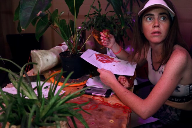 Liv Schulman, Brown, yellow, white and dead, 2020, 4 épisodes serie, in French, commissioned and produced by steirischer herbst '20 © Liv Schulman Liv Schulman, Brown, yellow, white and dead, 2020, 4 épisodes serie, in French, commissioned and produced by steirischer herbst '20 © Liv Schulman