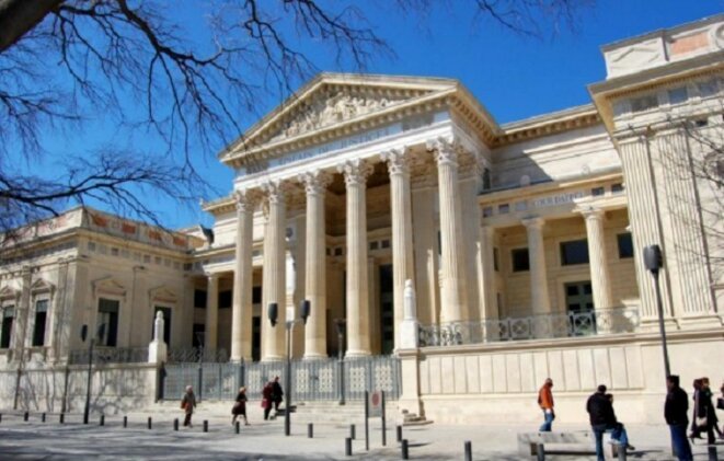 200 avocats et juristes appellent "au déconfinement."