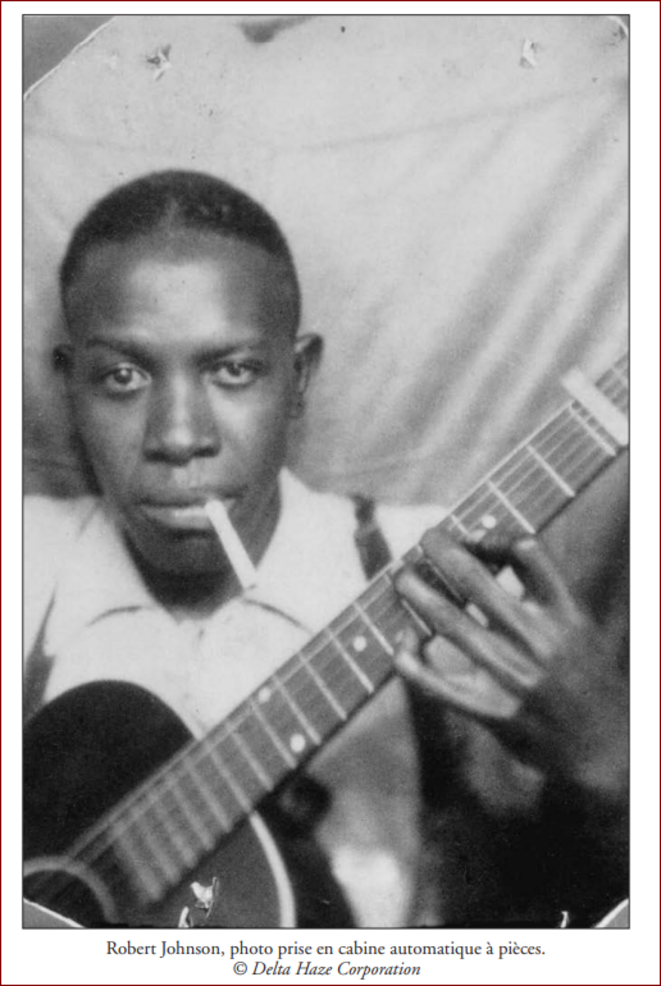 Robert Johnson en 1935 dans une cabine à pièces © Delta Haze Corporation Robert Johnson en 1935 dans une cabine à pièces © Delta Haze Corporation