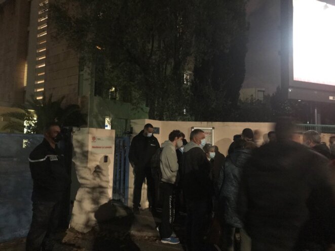 Hasard du calendrier ? Le directeur régional d’Adoma se trouvait sur place, venu avec des vigiles… Hasard du calendrier ? Le directeur régional d’Adoma se trouvait sur place, venu avec des vigiles…