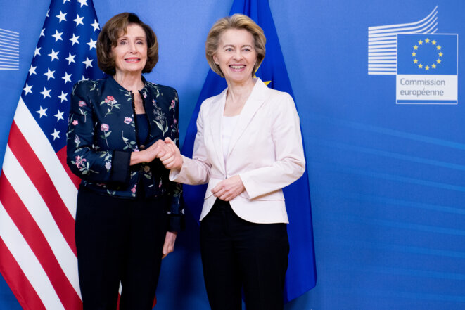 De gauche à droite : Nancy Pelosi (Speaker of the US House of Representatives), Ursula von der Leyen (Présidente de la Commission européenne). © Co-operators: Photographer: Etienne Ansotte European Union, 2020 Source: EC - Audiovisual Service. De gauche à droite : Nancy Pelosi (Speaker of the US House of Representatives), Ursula von der Leyen (Présidente de la Commission européenne). © Co-operators: Photographer: Etienne Ansotte European Union, 2020 Source: EC - Audiovisual Service.