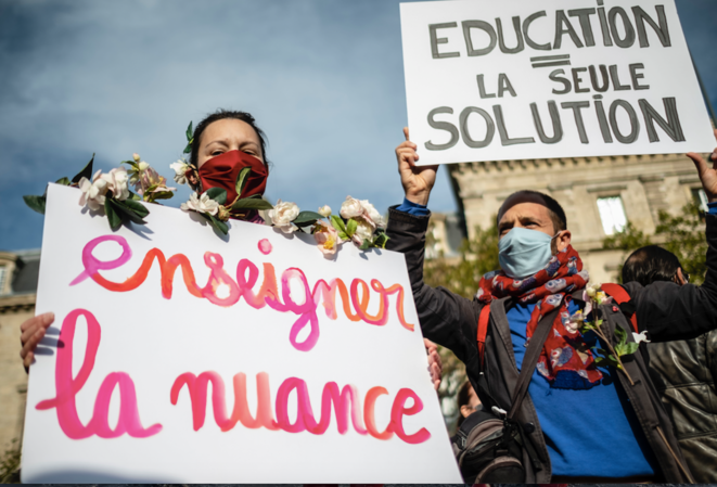 Lors de l'hommage à Samuel Paty, à Paris. © Hugo Passarello Luna / Hans Lucas via AFP Lors de l'hommage à Samuel Paty, à Paris. © Hugo Passarello Luna / Hans Lucas via AFP