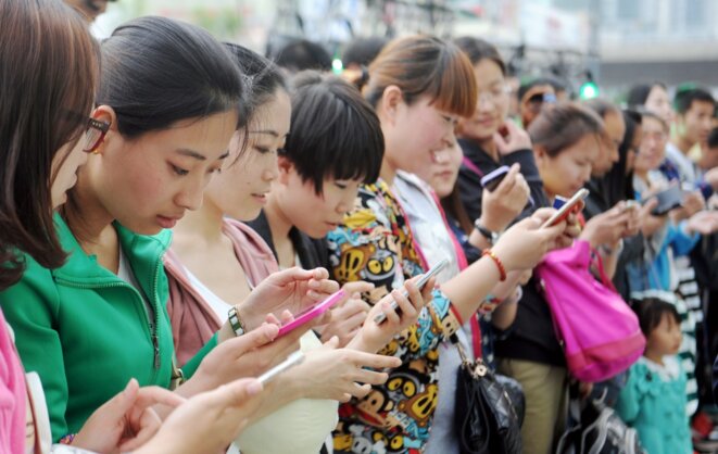la technologie numérique crée plus de cohésion et de connexion - sous le socialisme la technologie numérique crée plus de cohésion et de connexion - sous le socialisme