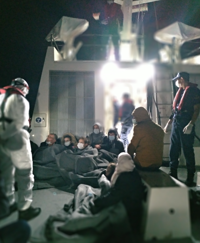 Des migrants secourus par les garde-côtes turcs près de la péninsule de Kizilburun, dans le sud-ouest de la Turquie. © NC