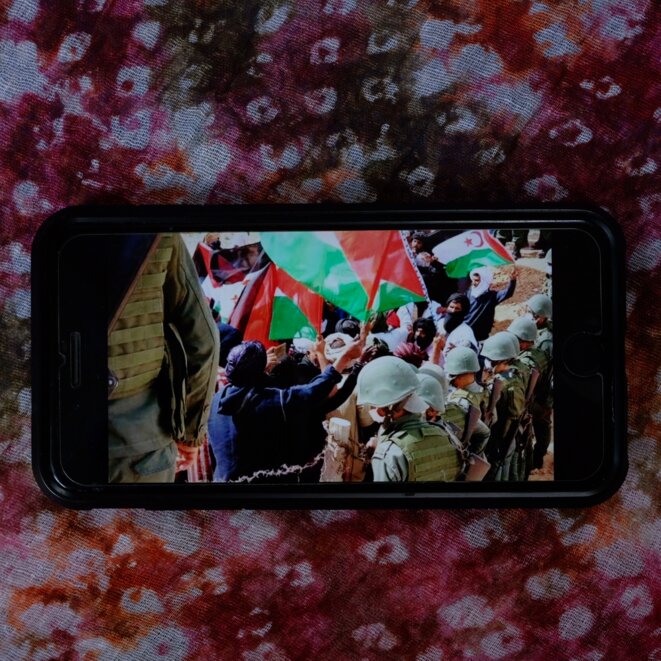 Manifestation sahraouie sur le mur militaire marocain, octobre 2020 © Elli Lorz Manifestation sahraouie sur le mur militaire marocain, octobre 2020 © Elli Lorz