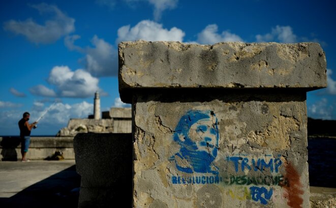 Un graffiti réalisé à La Havane pour les quatre ans de la mort de Fidel Castro. © Yamil Lage / AFP Un graffiti réalisé à La Havane pour les quatre ans de la mort de Fidel Castro. © Yamil Lage / AFP