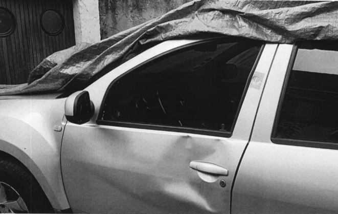 Impact de balle sur la voiture conduite par Paul, le 30 avril 2019.