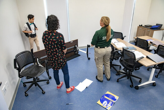 Jeu de rôle : Certains cours de formation sur l'autisme font appel à des acteurs formés pour recréer des scénarios de la vie réelle. © Avec l'aimable autorisation de Johns Hopkins All Children's Autism Program's Law Jeu de rôle : Certains cours de formation sur l'autisme font appel à des acteurs formés pour recréer des scénarios de la vie réelle. © Avec l'aimable autorisation de Johns Hopkins All Children's Autism Program's Law