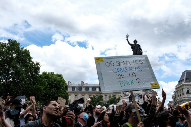 Manifestation contre le racisme et les violences policières, place de la République à Paris, le 13 juin 2020. © Florian Dacheux