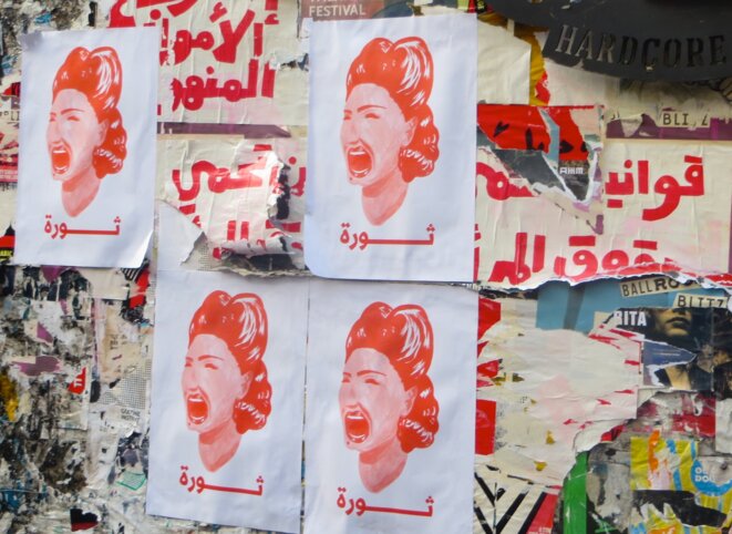Dessin tiré de "Ô nuit, ô mes yeux", de Lamia Ziadé, détourné en 2019 avec le mot "thawra", révolution, dans les rues de Beyrouth. © Lamia Ziadé Dessin tiré de "Ô nuit, ô mes yeux", de Lamia Ziadé, détourné en 2019 avec le mot "thawra", révolution, dans les rues de Beyrouth. © Lamia Ziadé