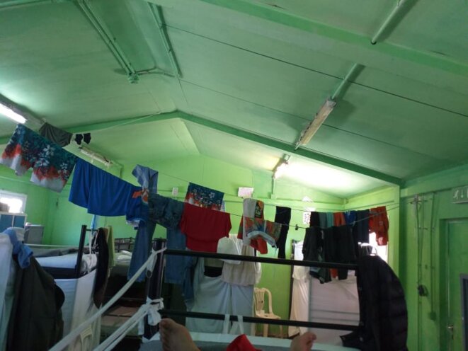 Photo prise par un mineur à l’intérieur d’un conteneur de la « zone sécurisée » où il dormait. Photo prise par un mineur à l’intérieur d’un conteneur de la « zone sécurisée » où il dormait.
