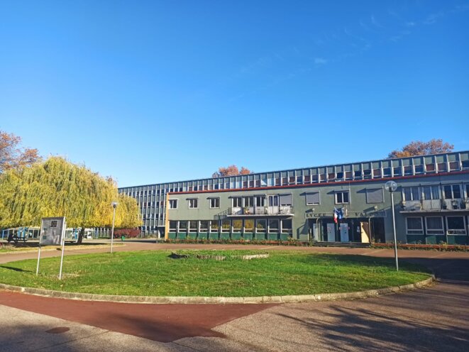 Cité scolaire Paul-Valéry, à Paris. Cité scolaire Paul-Valéry, à Paris.
