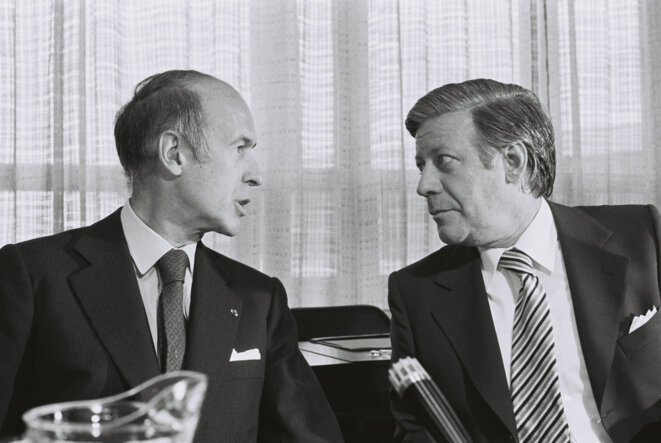 Entretien entre Valéry Giscard d'Estaing, président de la République française, à gauche, et Helmut Schmidt, chancelier fédéral allemand © Co-opérateurs: Photographe: Christian Lambiotte Communautés européennes, 1975 Source: EC - Service audiovisuel Entretien entre Valéry Giscard d'Estaing, président de la République française, à gauche, et Helmut Schmidt, chancelier fédéral allemand © Co-opérateurs: Photographe: Christian Lambiotte Communautés européennes, 1975 Source: EC - Service audiovisuel