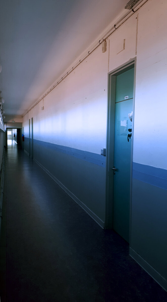 Couloir d'un Lycée français ( 2020) Couloir d'un Lycée français ( 2020)