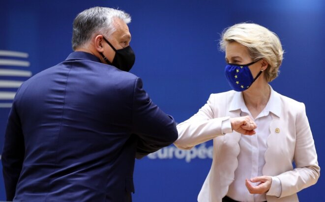 Le Hongrois Viktor Orbán et l'Allemande Ursula von der Leyen, le 10 décembre 2020 à Bruxelles. © AFP / Dursun Aydemir - Anadolu Agency Le Hongrois Viktor Orbán et l'Allemande Ursula von der Leyen, le 10 décembre 2020 à Bruxelles. © AFP / Dursun Aydemir - Anadolu Agency